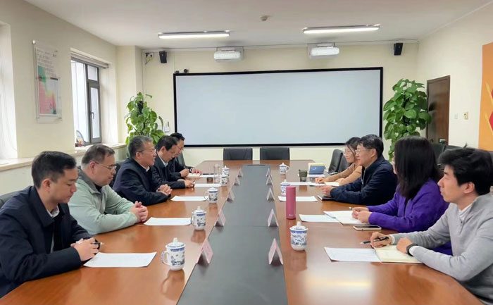 与泰安市人民政府交流座谈
